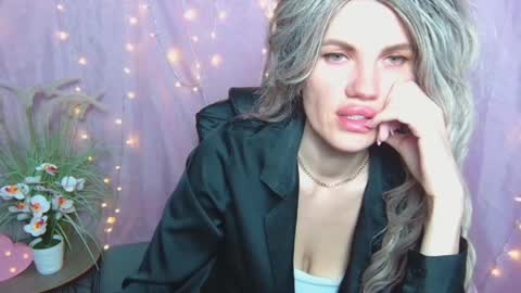 Snapshot of milaloona chatting on 04.16.26 Milaloona online show from 04.16.26