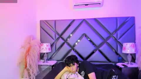 milan_lewiss online show from 02.26.26