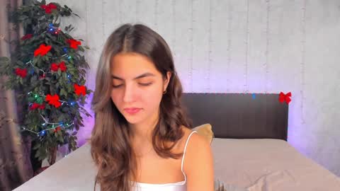 Snapshot of milana_crystal_ chatting on 12.20.24 Milana online show from 12.20.24