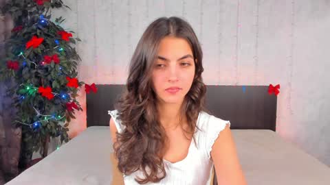 Snapshot of milana_crystal_ chatting on 12.24.24 Milana online show from 12.24.24