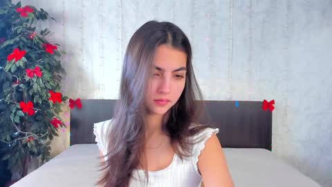 Snapshot of milana_crystal_ chatting on 01.04.25 Milana online show from 01.04.25