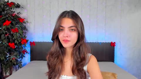 Snapshot of milana_crystal_ chatting on 01.12.25 Milana online show from 01.12.25