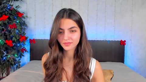 Snapshot of milana_crystal_ chatting on 01.12.25 Milana online show from 01.12.25