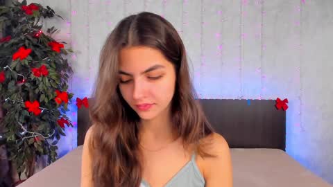 Snapshot of milana_crystal_ chatting on 01.14.25 Milana online show from 01.14.25