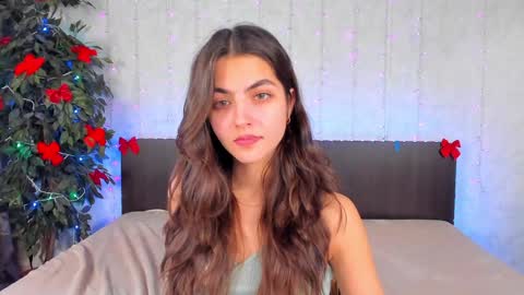 Snapshot of milana_crystal_ chatting on 01.14.25 Milana online show from 01.14.25