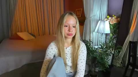 Snapshot of milana_r0se chatting on 07.21.26 Milana online show from 07.21.26