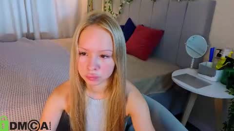 Snapshot of milana_r0se chatting on 07.27.26 Milana online show from 07.27.26
