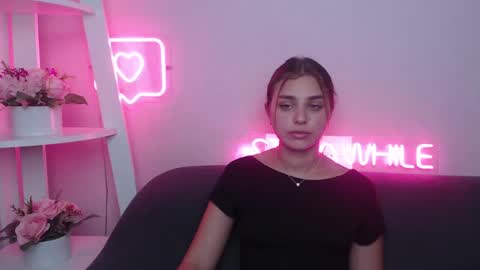 Snapshot of milanaangelas chatting on 02.01.25 milanaangelas online show from 02.01.25