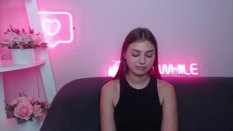 Snapshot of milanaangelas chatting on 02.21.25 milanaangelas online show from 02.21.25