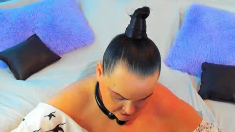 Snapshot of milanabiegert chatting on 01.08.25 Lana online show from 01.08.25