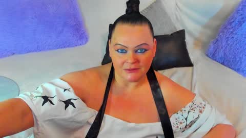 Snapshot of milanabiegert chatting on 01.09.25 Lana online show from 01.09.25