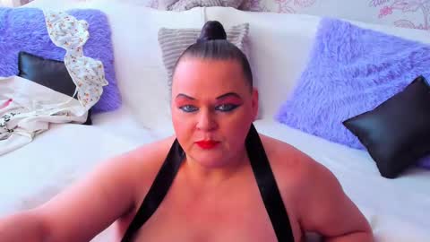 Snapshot of milanabiegert chatting on 02.19.25 Lana online show from 02.19.25