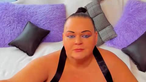 Snapshot of milanabiegert chatting on 10.05.25 Lana online show from 10.05.25