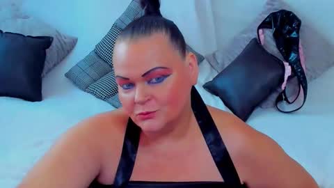 Snapshot of milanabiegert chatting on 10.08.25 Lana online show from 10.08.25