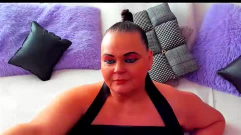 Snapshot of milanabiegert chatting on 11.14.25 Lana online show from 11.14.25