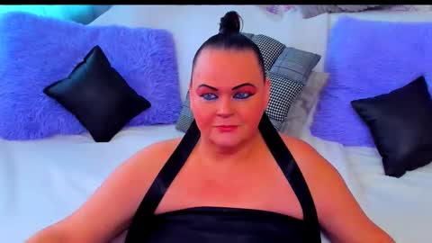 Snapshot of milanabiegert chatting on 11.18.25 Lana online show from 11.18.25