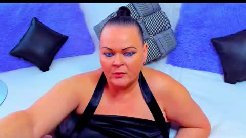 Snapshot of milanabiegert chatting on 11.25.25 Lana online show from 11.25.25