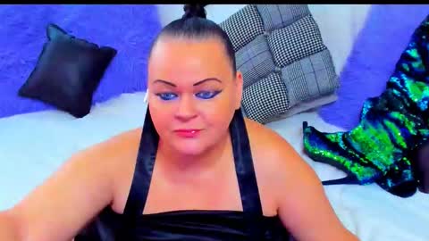 Snapshot of milanabiegert chatting on 11.28.25 Lana online show from 11.28.25