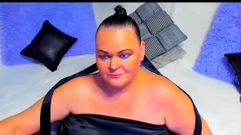 Snapshot of milanabiegert chatting on 11.29.25 Lana online show from 11.29.25