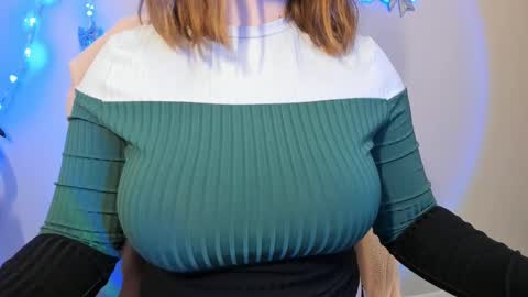 Snapshot of milanabrittt chatting on 12.28.24 Milana online show from 12.28.24