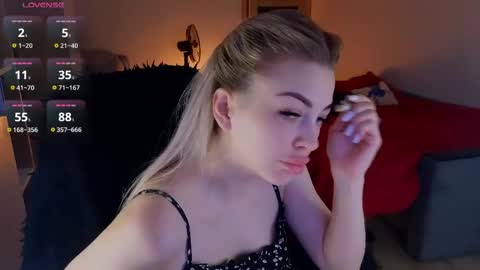 Snapshot of milanafox_ chatting on 06.07.26 Lana online show from 06.07.26