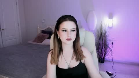 milanamoons online show from 10.16.25