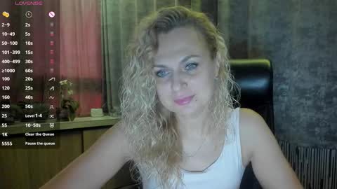 Snapshot of milanna_x chatting on 09.17.25 milanna_x online show from 09.17.25