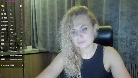 Snapshot of milanna_x chatting on 09.22.25 milanna_x online show from 09.22.25