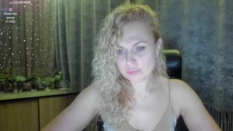 Snapshot of milanna_x chatting on 10.12.25 milanna_x online show from 10.12.25