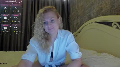 Snapshot of milanna_x chatting on 10.14.25 milanna_x online show from 10.14.25