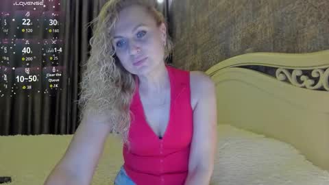 Snapshot of milanna_x chatting on 10.16.25 milanna_x online show from 10.16.25
