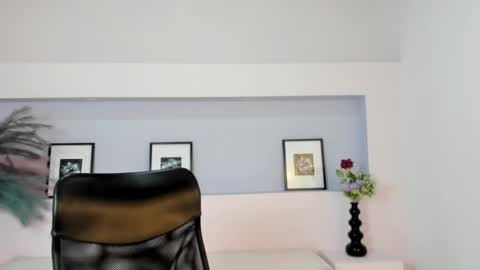 Snapshot of milarose4 chatting on 12.22.24 Mila Rose online show from 12.22.24