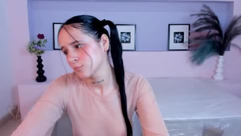 Snapshot of milarose4 chatting on 01.06.25 Mila Rose online show from 01.06.25