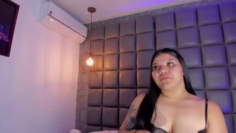 Snapshot of mile_u chatting on 02.11.25 Milena online show from 02.11.25