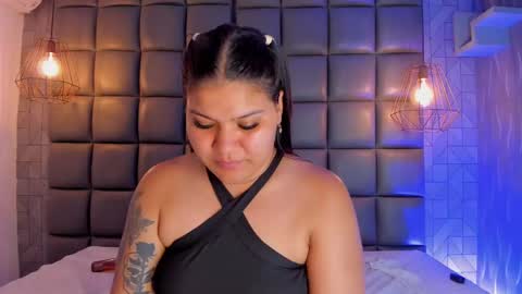 Snapshot of mile_u chatting on 03.08.25 Milena online show from 03.08.25