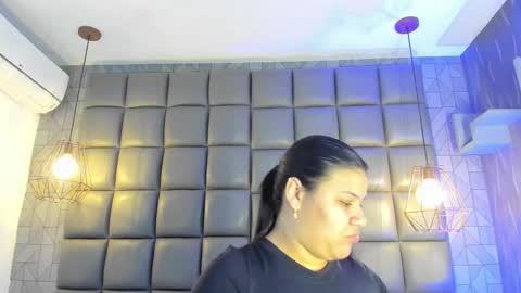 Snapshot of mile_u chatting on 09.21.25 Milena online show from 09.21.25