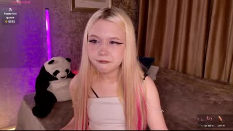 Snapshot of milemissyy chatting on 04.30.26 Mia online show from 04.30.26