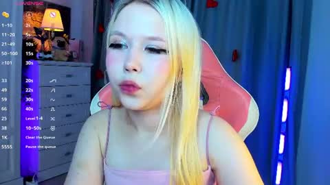Snapshot of milemissyy chatting on 06.27.26 Mia online show from 06.27.26