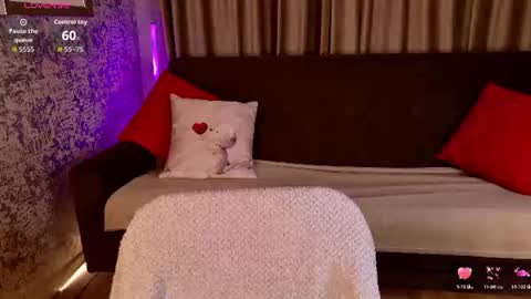 Snapshot of milemissyy chatting on 07.19.26 Mia online show from 07.19.26