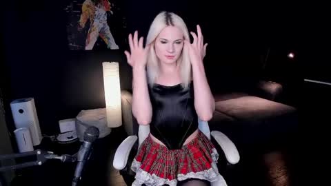 Snapshot of milena_marshmallows chatting on 05.26.26 Milena online show from 05.26.26