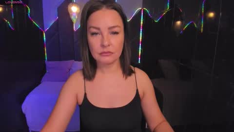 Snapshot of milena_mellow chatting on 10.10.25 Milena online show from 10.10.25