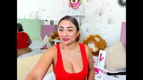 Snapshot of milf_bigass_ chatting on 01.29.25 Antonella online show from 01.29.25