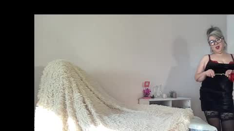 Snapshot of milf_charlotty chatting on 02.14.26 Charlotte online show from 02.14.26