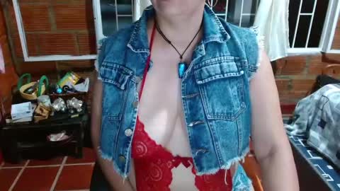 Snapshot of milf_fantassy chatting on 10.07.25 Ana online show from 10.07.25