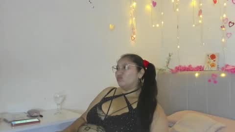 Snapshot of milf_latinn chatting on 10.09.25 milf latinn online show from 10.09.25