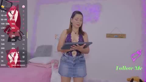 Snapshot of milfaaura chatting on 11.28.25 Aura online show from 11.28.25