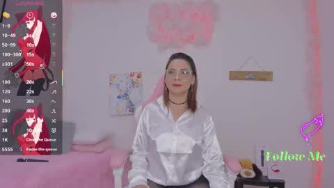 Snapshot of milfaaura chatting on 11.30.25 Aura online show from 11.30.25