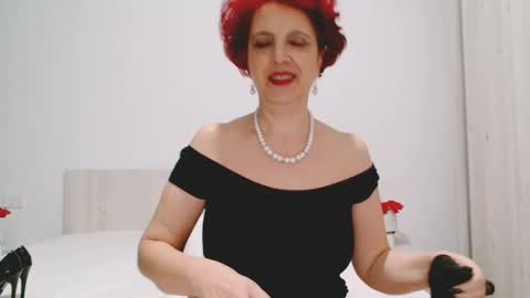 Snapshot of milffsupreme chatting on 12.06.24 Milfsupreme online show from 12.06.24
