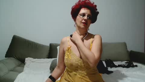 Snapshot of milffsupreme chatting on 02.09.25 Milfsupreme online show from 02.09.25