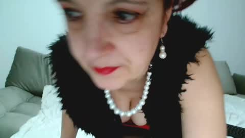 Snapshot of milffsupreme chatting on 02.14.25 Milfsupreme online show from 02.14.25